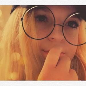 Meet your Posher, Riley